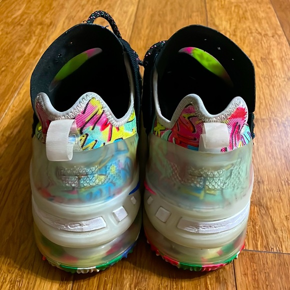 Nike LeBron 18 James Gang - Picture 7 of 10